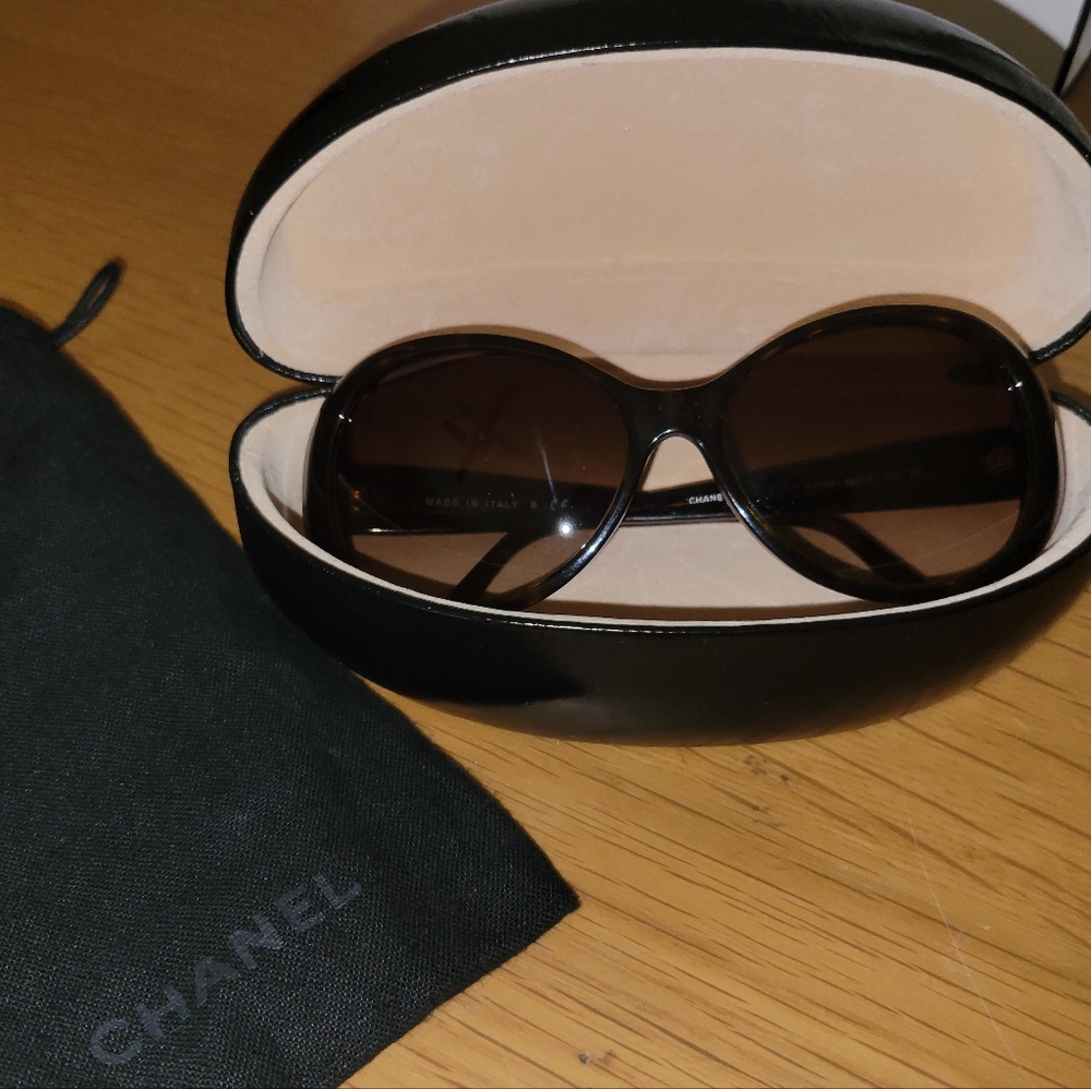 CHANEL Oversized Sunglasses in Brown with Case, Box, and Shopping Bag - Picture 14 of 14
